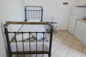 05 single bed